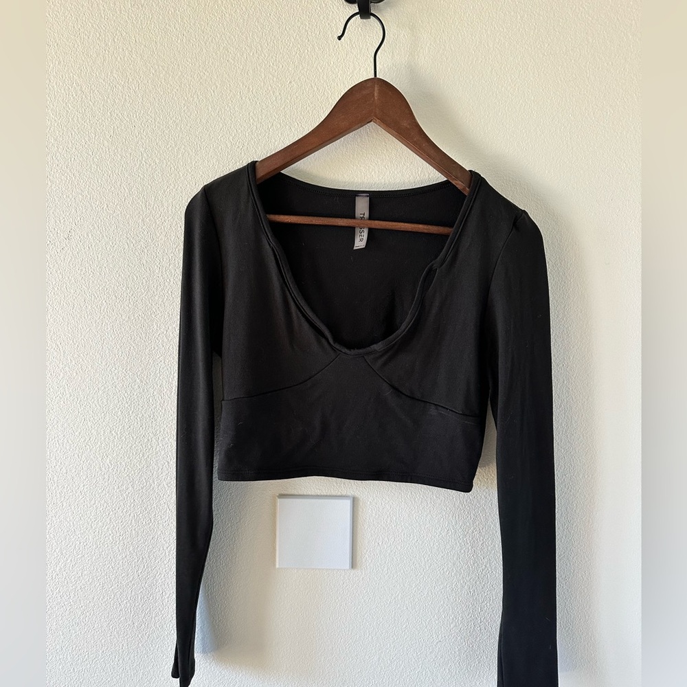 Black longe sleeve crop top